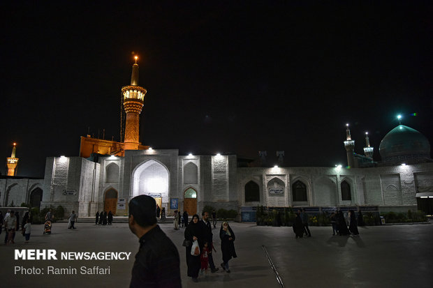 Redecorating Imam Reza shrine