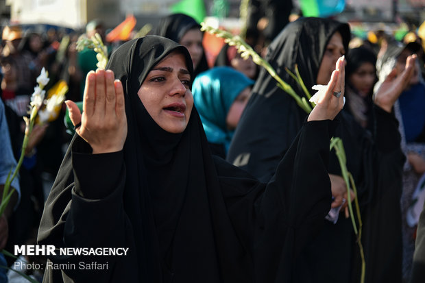 Showering Holy Shrine of Imam Reza (AS) with flowers 