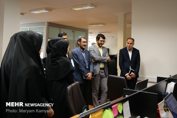 Head of Iranian Space Agency tours Mehr News HQ