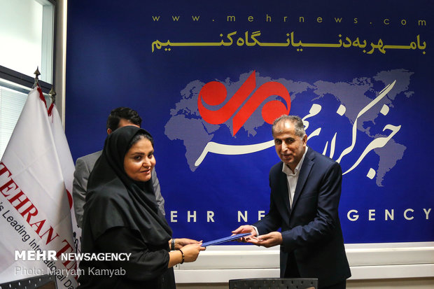 Head of Iranian Space Agency tours Mehr News HQ