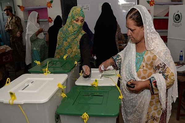 پاکستانی انتخابات کے غیر حتمی نتائج کے مطابق پاکستان تحریک انصاف سرفہرست
