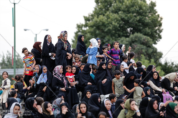 استقبال از دو شهید گمنام عملیات رمضان با حضور خادمان حرم رضوی در همدان