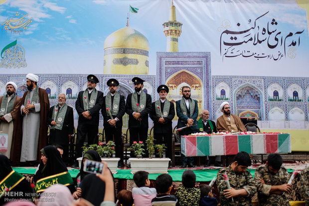 استقبال از دو شهید گمنام عملیات رمضان با حضور خادمان حرم رضوی در همدان