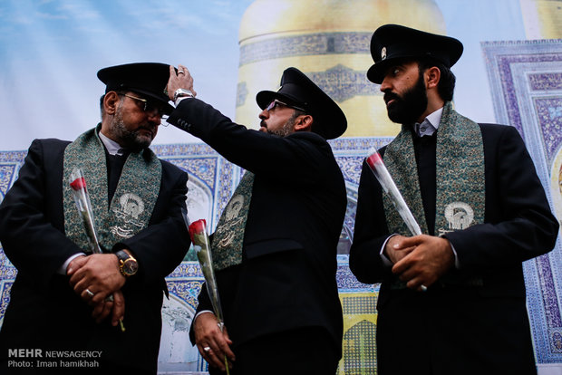 استقبال از دو شهید گمنام عملیات رمضان با حضور خادمان حرم رضوی در همدان