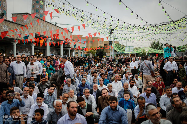 استقبال از دو شهید گمنام عملیات رمضان با حضور خادمان حرم رضوی در همدان