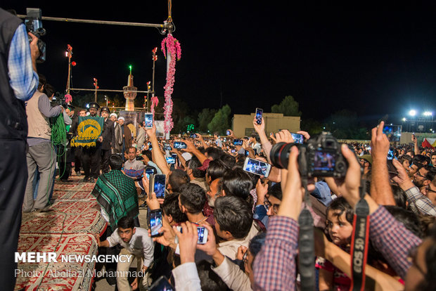 جشن مردمی زیر سایه خورشید با حضور خادمین رضوی در یزد