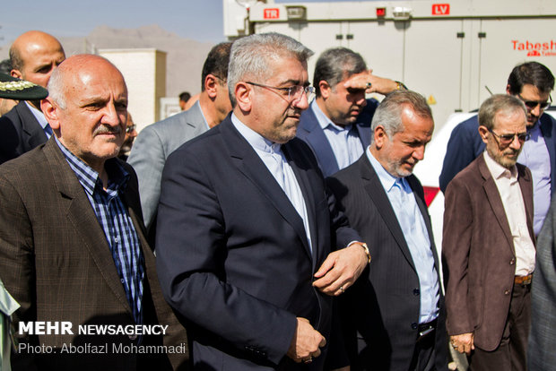 Energy minister opens 10 MW solar farm in Yazd