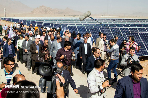 Energy minister opens 10 MW solar farm in Yazd