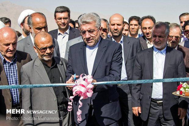 Energy minister opens 10 MW solar farm in Yazd