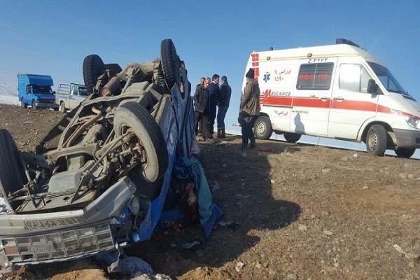 خودرو نیسان حامل ۶۷ تبعه افغانی در محور بوانات واژگون شد