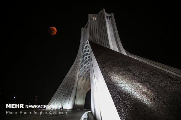 Iranians watch longest eclipse of century