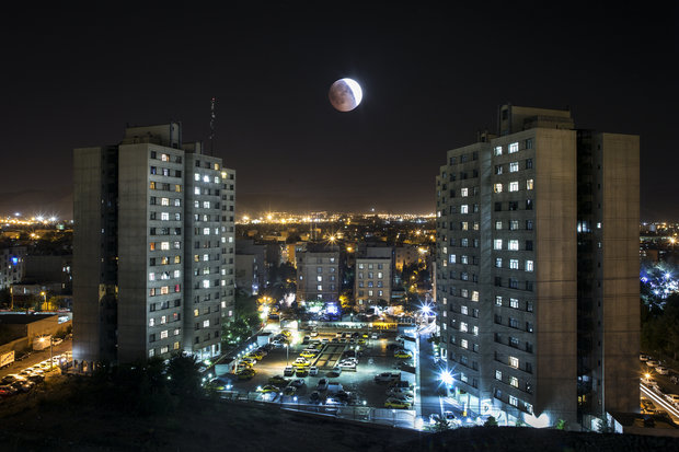 Iranians watch longest eclipse of century