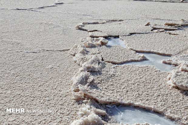 Drying Hoz Soltan Salt Lake in Qom prov.