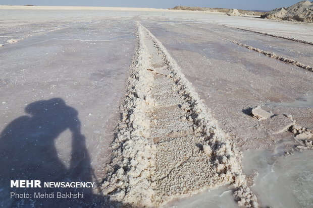 Drying Hoz Soltan Salt Lake in Qom prov.