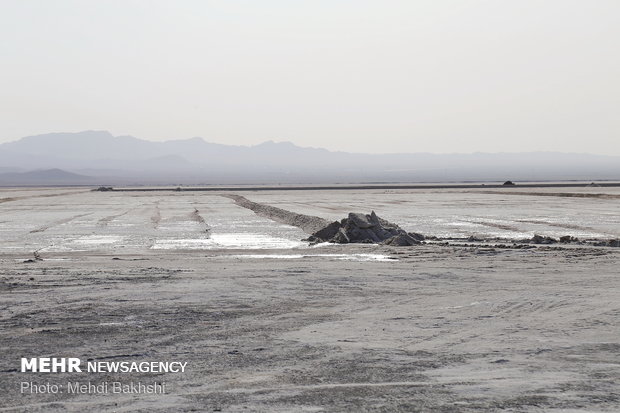 Drying Hoz Soltan Salt Lake in Qom prov.