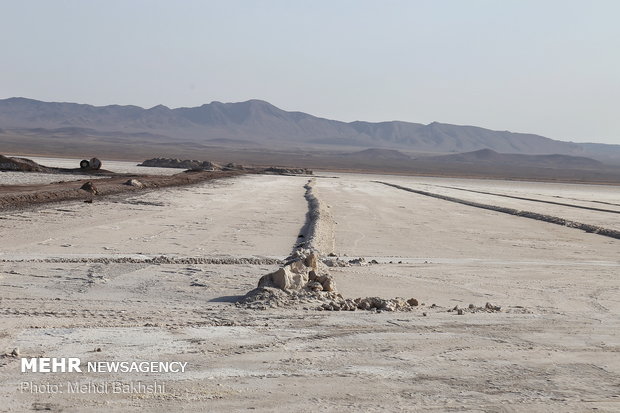 Drying Hoz Soltan Salt Lake in Qom prov.