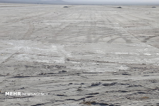 Drying Hoz Soltan Salt Lake in Qom prov.