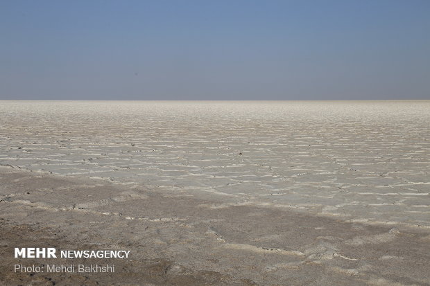 Drying Hoz Soltan Salt Lake in Qom prov.