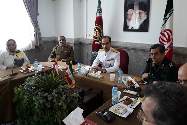 Iranian, Omani army medical departments vow to boost coop.