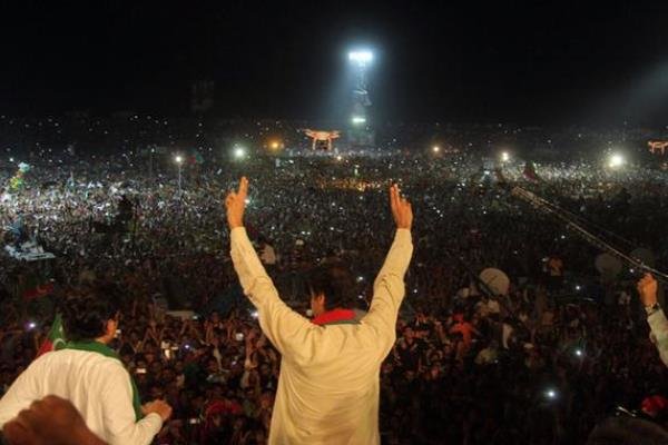 عمران خان کا بجائےعوام کےدرمیان حلف اٹھانے کی خواہش کا اظہار