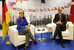 Erdoğan Merkel ile bölgedeki son gelişmeleri görüştü