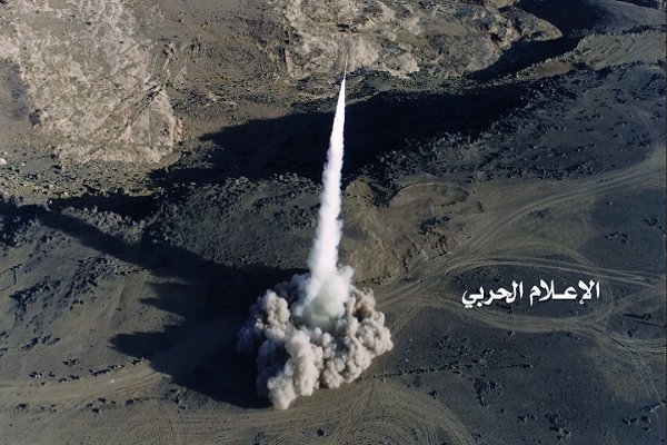 اليمن: إطلاق صاروخ باليستي على معسكر سعودي في عسير