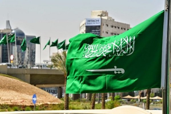 تراجع أداء القطاع الخاص بالسعودية والإمارات  