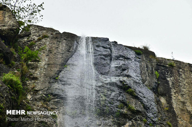مرتفع ترین آبشار ایران با ۱۰۵ متر  ارتفاع