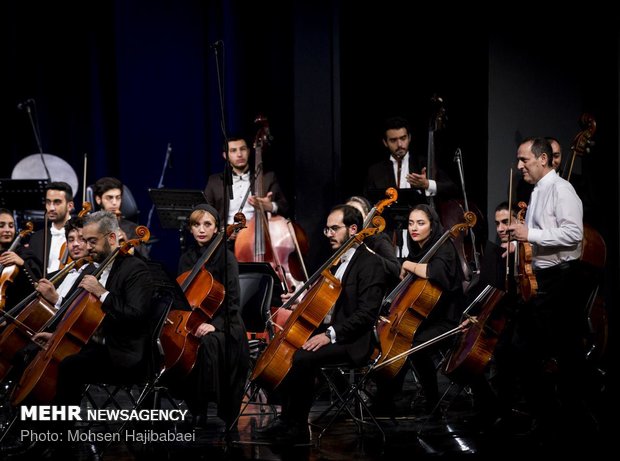 Fakhreddini conducts 'Culture and Art Orchestra' in Tehran