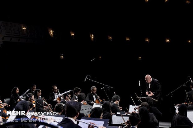 Fakhreddini conducts 'Culture and Art Orchestra' in Tehran
