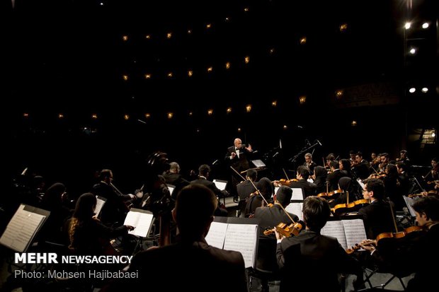 Fakhreddini conducts 'Culture and Art Orchestra' in Tehran