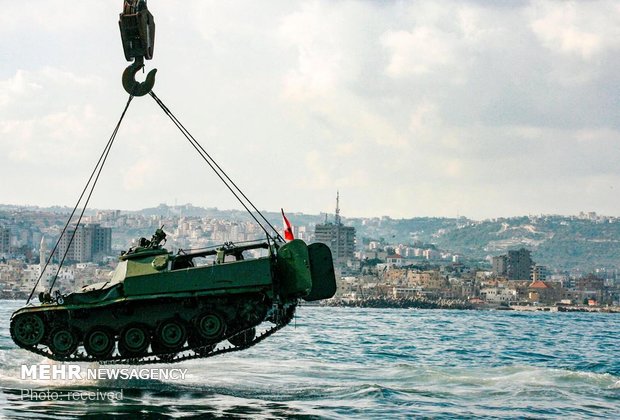 نقل الدبابات القديمة التابعة للجيش اللبناني الى قاع البحر / صور
