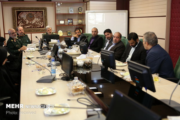 Families of martyrs meet with minister of defense