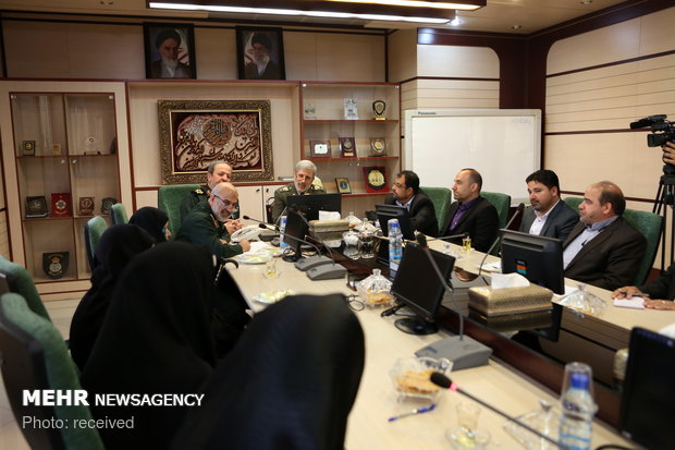 Families of martyrs meet with minister of defense