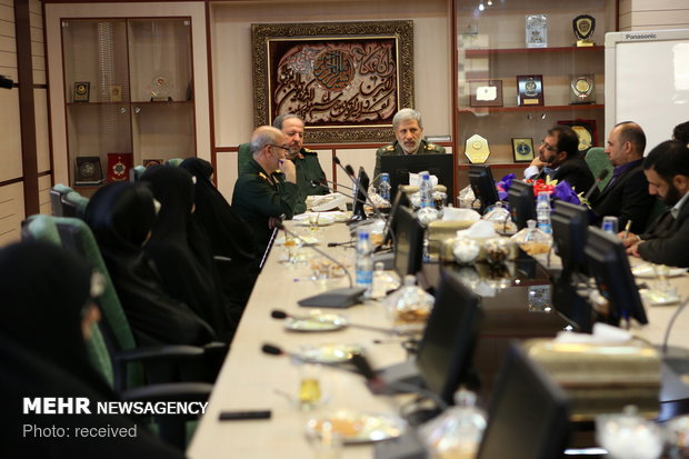 Families of martyrs meet with minister of defense