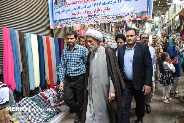 شیراز کے امام جمعہ کا وکیل آباد کے بازار میں حضور