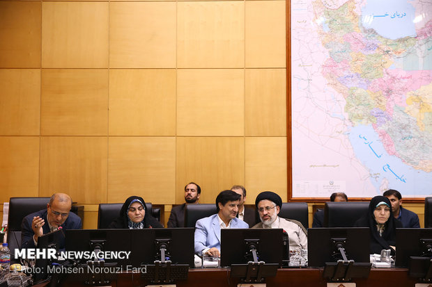 نشست اعضای کمیسیون آموزش مجلس با علی لاریجانی