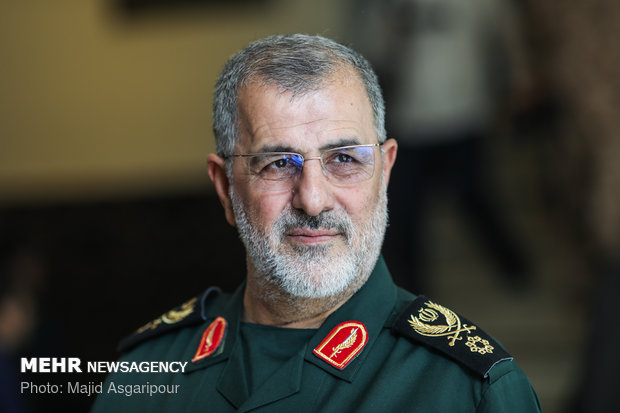 قائد القوات البرية في الحرس الثوري الإيراني يعزي اللواء موسوي 
