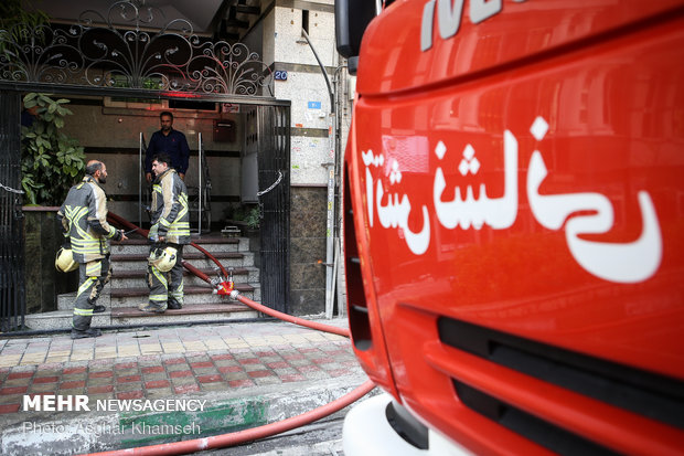 حريق بمبنى اداري في احد شوارع طهران
