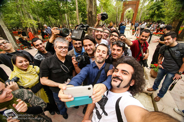 Photo journalists mark Aug. 8, Journalists' Day in Iran