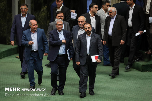 İran Çalışma Bakanı meclisten güvenoyu alamadı