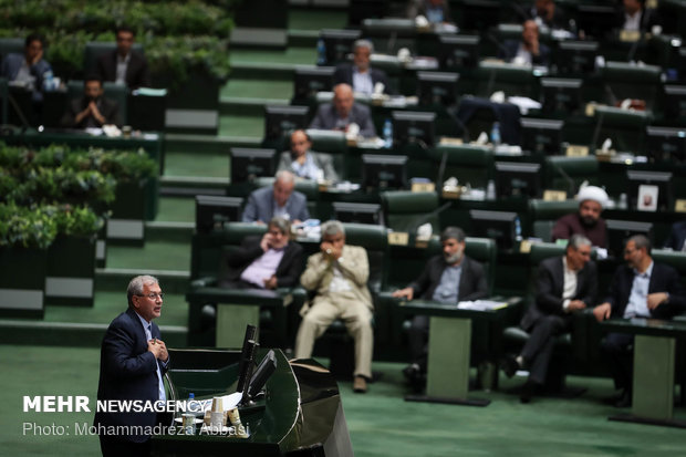 İran Çalışma Bakanı meclisten güvenoyu alamadı