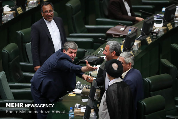İran Çalışma Bakanı meclisten güvenoyu alamadı