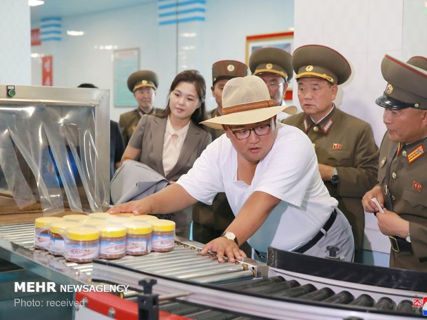 بازدید رهبر کره شمالی از یک کارخانه‎