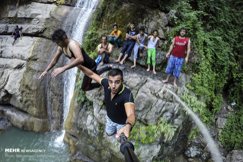 خبرگزاری مهر | اخبار ایران و جهان | Mehr News Agency - تفریح تابستانه در  آبشاری زیبا در گلستان