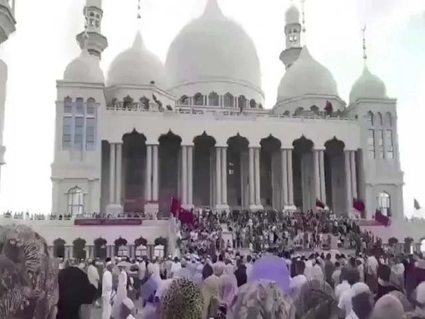 چین میں مسجد کے انہدام کے فیصلے کے خلاف مسلمانوں کا احتجاج چین میں مسجد کے انہدام کے فیصلے کے خلاف مسلمانوں کا احتجاج