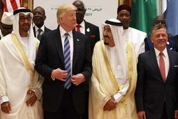 ترامب لملك السعودية: أيها الملك لديكم أموال كثيرة ونخن نخسر أموالا كثيرة في الدفاع عنكم