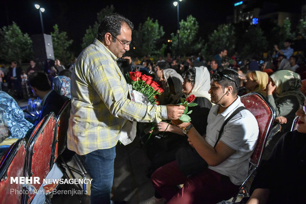 جشن مردمی هفته خبرنگار در شیراز