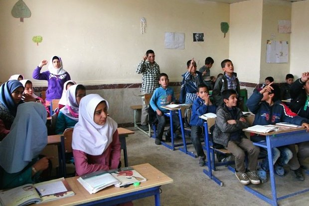 ترک تحصیل تعدادی از دانش آموزان منطقه بن رود به علت مشکلات معیشتی