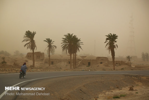 Dust storms sweep across Zabol